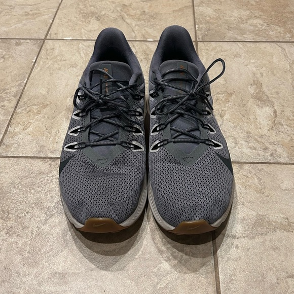 Nike Quest Running Shoes - Picture 3 of 5